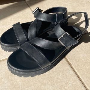 Universal Thread Black Sandals Size 6.5